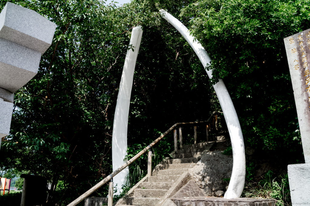 上五島町有川にある海童神社。鯨の顎骨を使用した鳥居