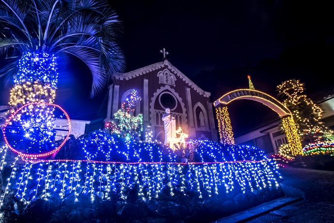 宝亀教会のクリスマスイルミネーション(平戸市）