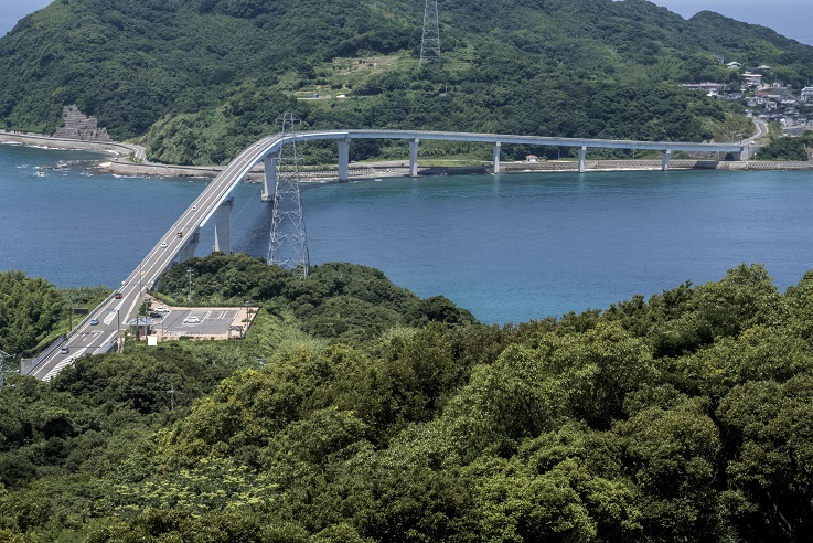 香焼総合公園（長崎市）からの伊王島大橋
