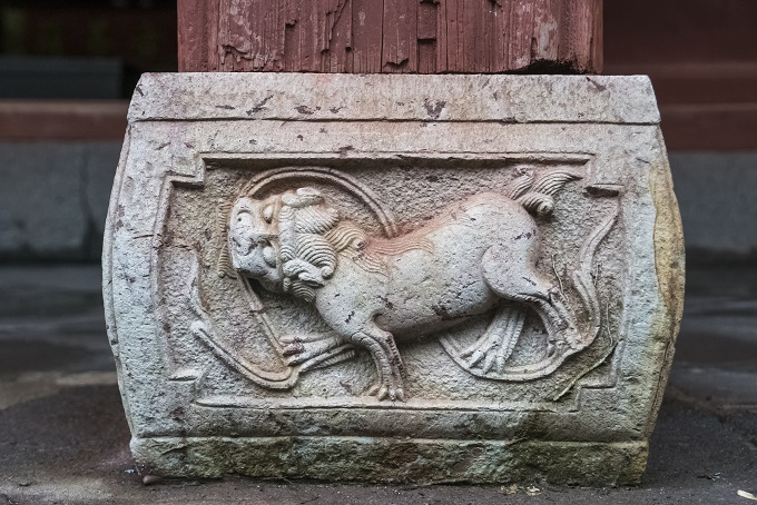 崇福寺（長崎市鍛冶屋町）の護法堂、礎盤、獅子