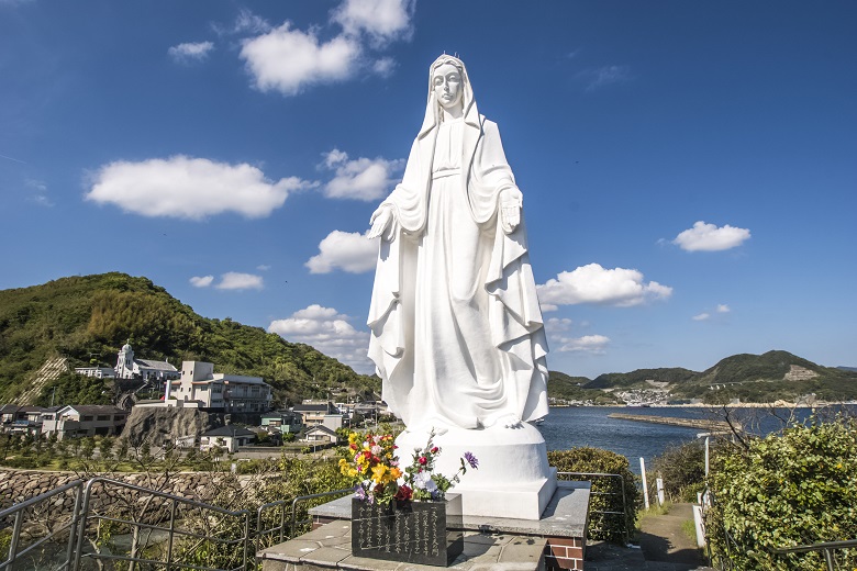 カトリック神ノ島教会（長崎市）の岬のマリア像