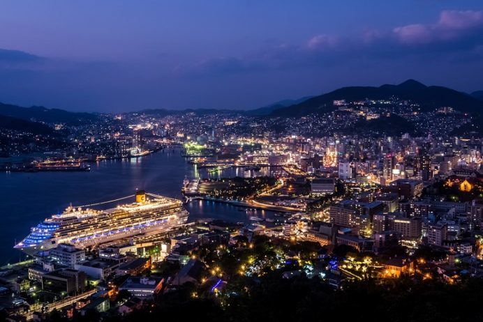 鍋冠山展望台公園からの新世界三大夜景の長崎の夜景