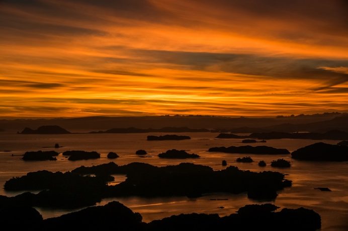 展海峰（長崎県佐世保市下船越町）からの九十九島の夕景