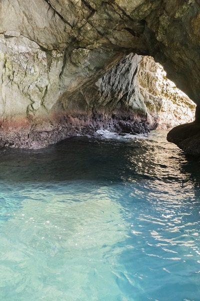 樺島クルージング（長崎市野母崎樺島町）、青の洞窟