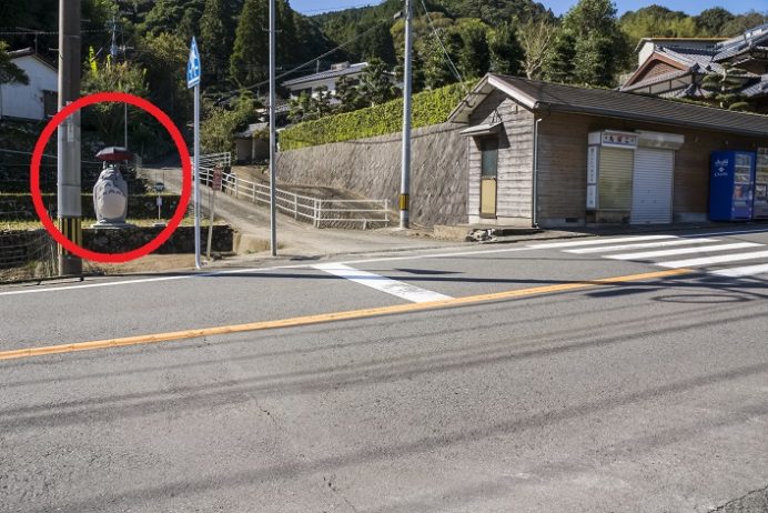 東長崎滝の上バス停のトトロ（長崎市平間町）