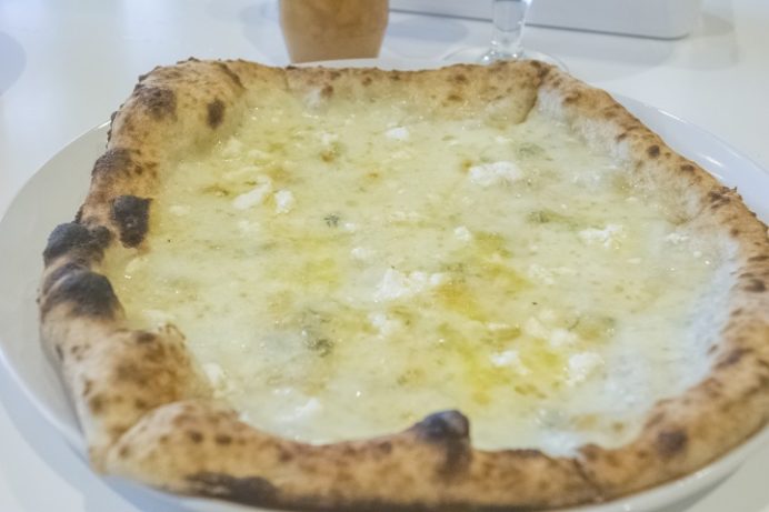 Pizzeria Shin'5 （ピッツェリア シンゴ）、北松浦郡佐々町のクワトロフォルマッジ