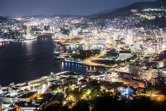 鍋冠山展望台公園からの新世界三大夜景の長崎の夜景