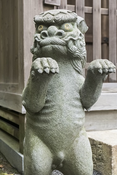 鎮西大社 諏訪神社（長崎市上西山町）の立ち狛犬・逆立ち狛犬（カッパ狛犬）