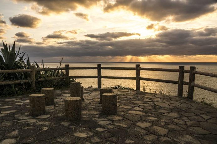 樺島灯台公園（長崎市野母崎地区）の夕日