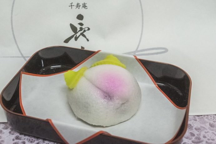 千寿庵 長崎屋（長崎県新大工町）の桃菓子