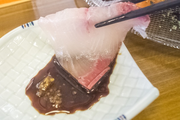 長崎海鮮SARUUUKEY（サルーキー）、長崎市京泊の刺身とサーモンの香草焼き定食