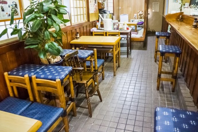 かんざき食堂（長崎市諏訪町）、猫の聖地