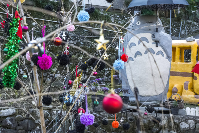 東長崎滝の上バス停のトトロ（長崎市平間町）、クリスマス
