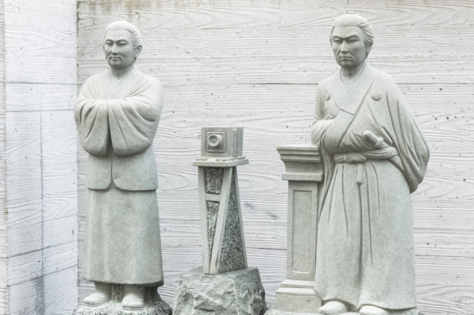上野彦馬生誕地記念碑（長崎市銀屋町）、坂本龍馬像