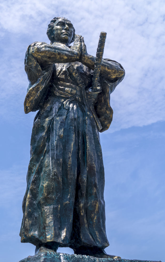 坂本龍馬ゆかりの広場（上五島町）、五島祈りの龍馬像、ワイル・ウエフ号の舵取り棒