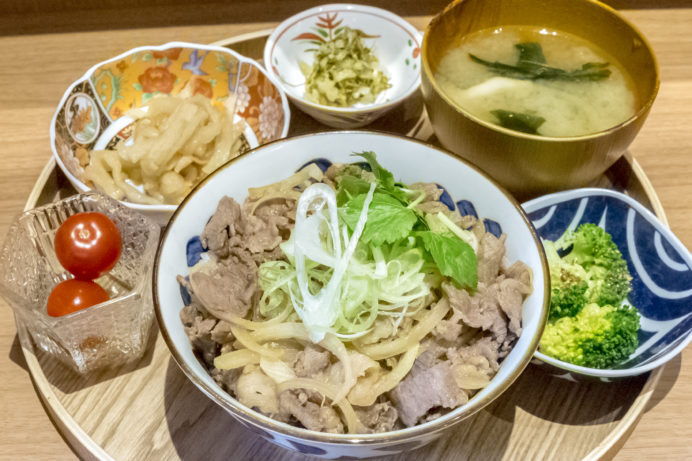 みのりカフェ（長崎駅かもめ市場）、長崎和牛の牛すき丼