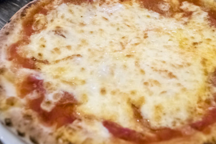 菜園ブッフェピソリーノサンスパおおむら店（大村市森園町）、ピザ食べ放題のサラミたっぷりチーズピッツァ